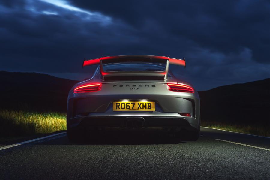  Porsche 911 GT3 (991) 2017 года  (UK) (фото 28 из 42)